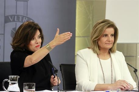 5/08/2016. Consejo de Ministros: Sáenz de Santamaría y Báñez. La vicepresidenta del Gobierno en funciones, Soraya Sáenz de Santamaría, y la ...